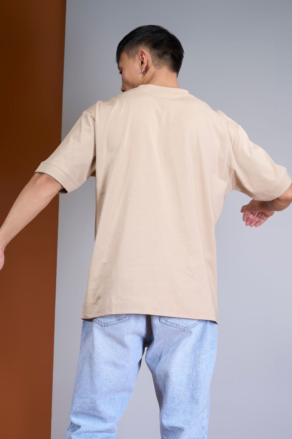 Light pink colored, Solid T shirt for men, with half sleeves and round neck.
