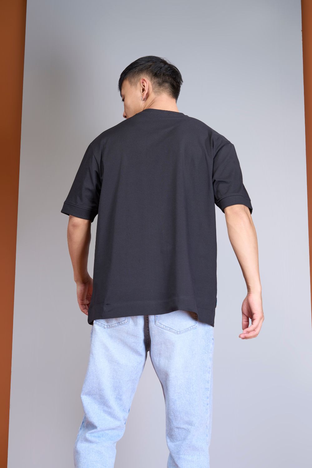 Light pink colored, Solid T shirt for men, with half sleeves and round neck, Product features.