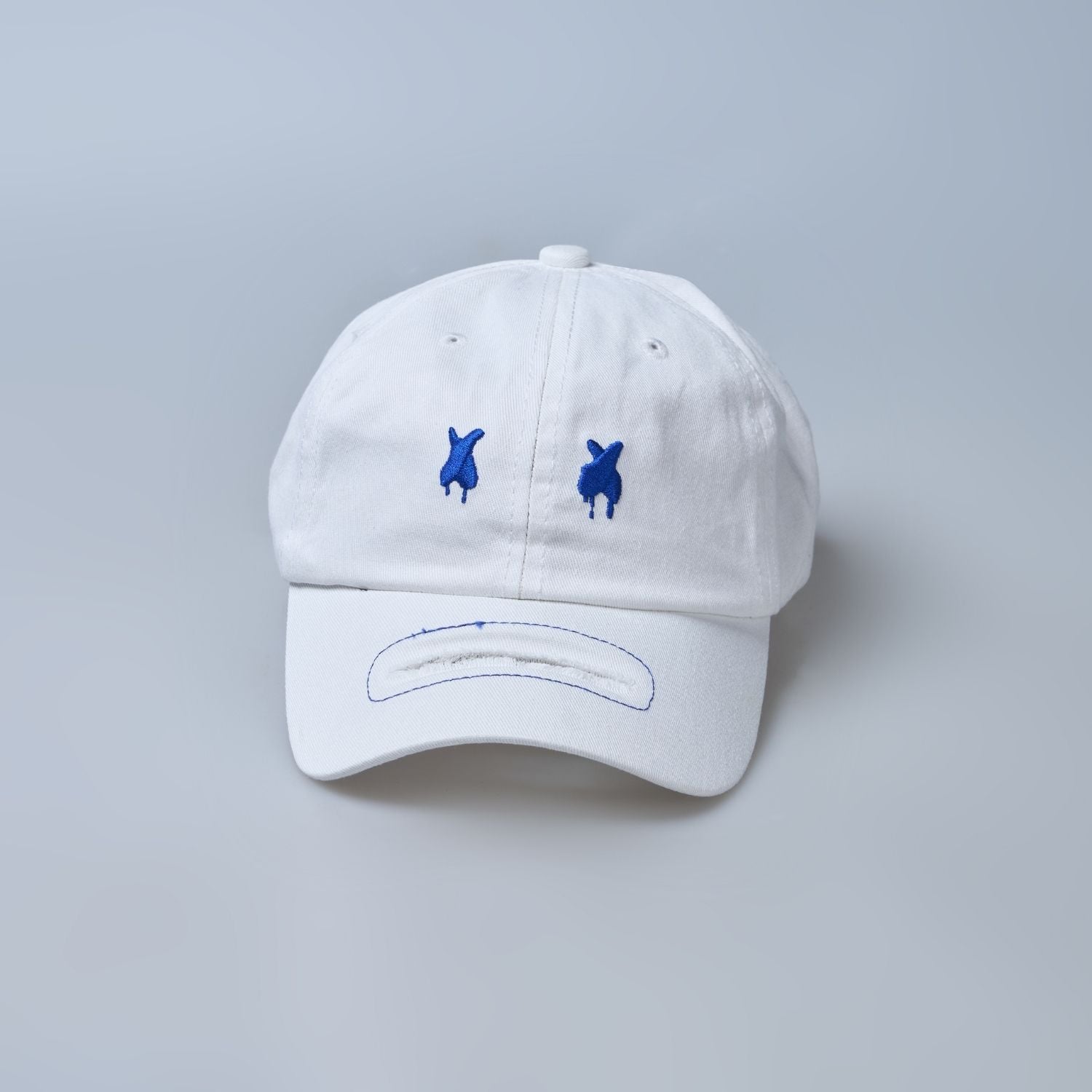 white colored, wide brim cap for men with adjustable strap, front view.