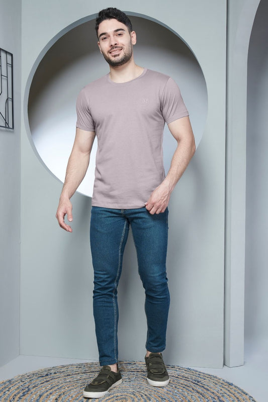 Coin grey colored, solid t shirt for men with round neck and half sleeves.