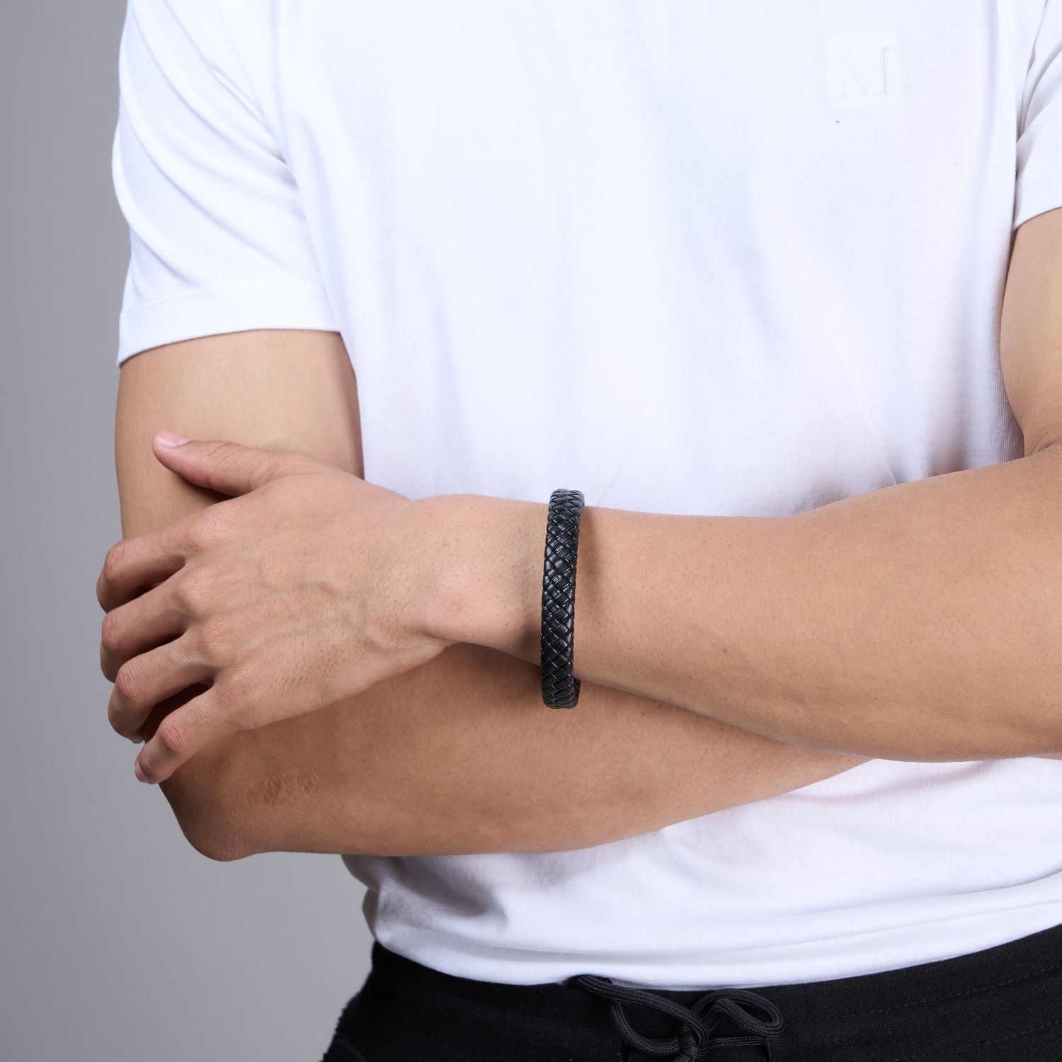 Black color, snake patterned durable Bracelet for men, with magnetic clasp.