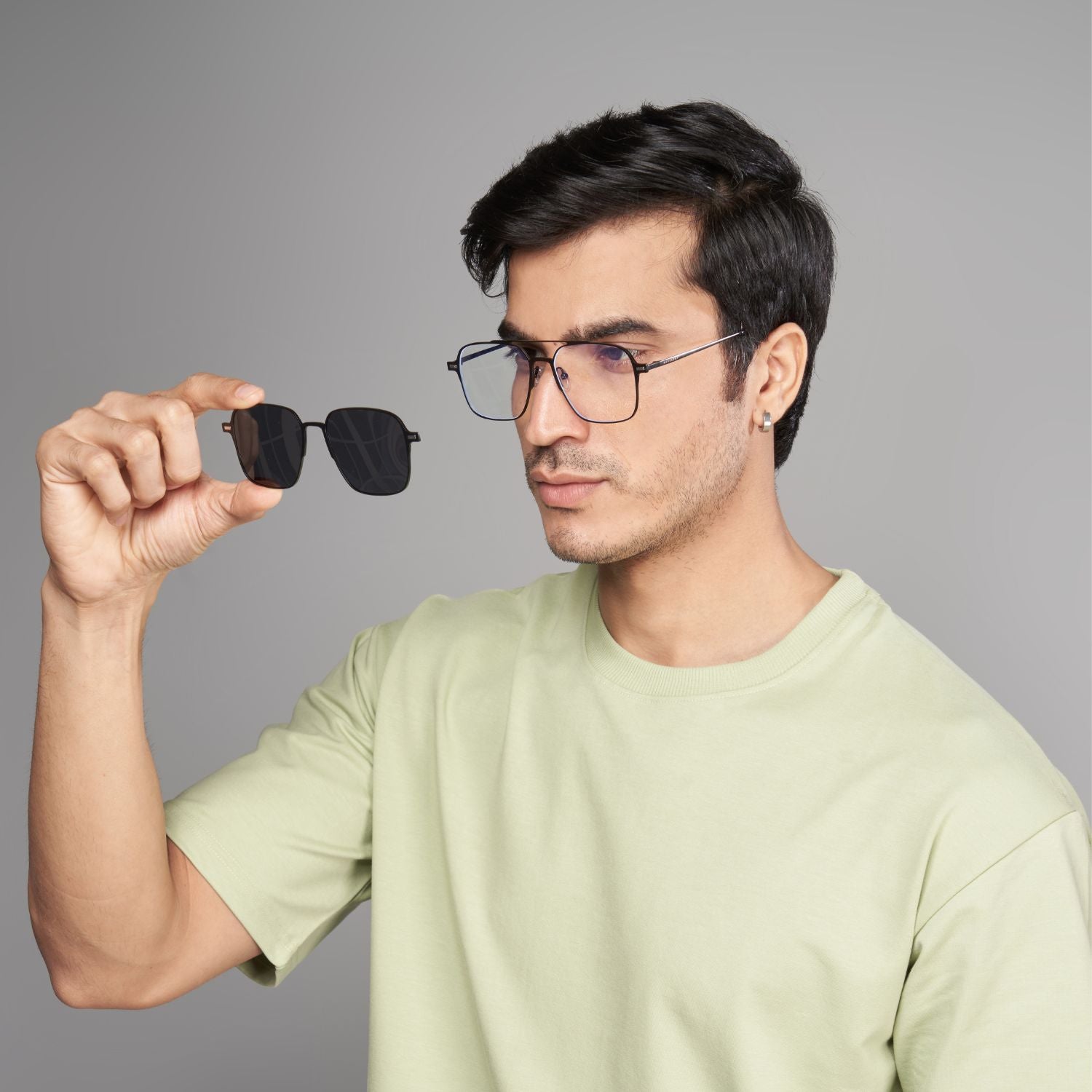Day night changeable lens eyeshade with detachable clips for men and women, detachable clip close up.